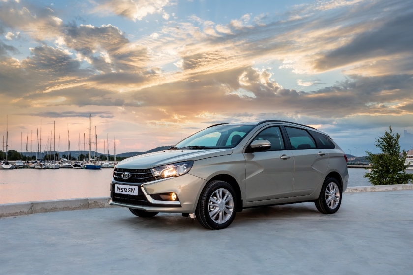 LADA отправила Vesta SW и Vesta SW Cross покорять Европу