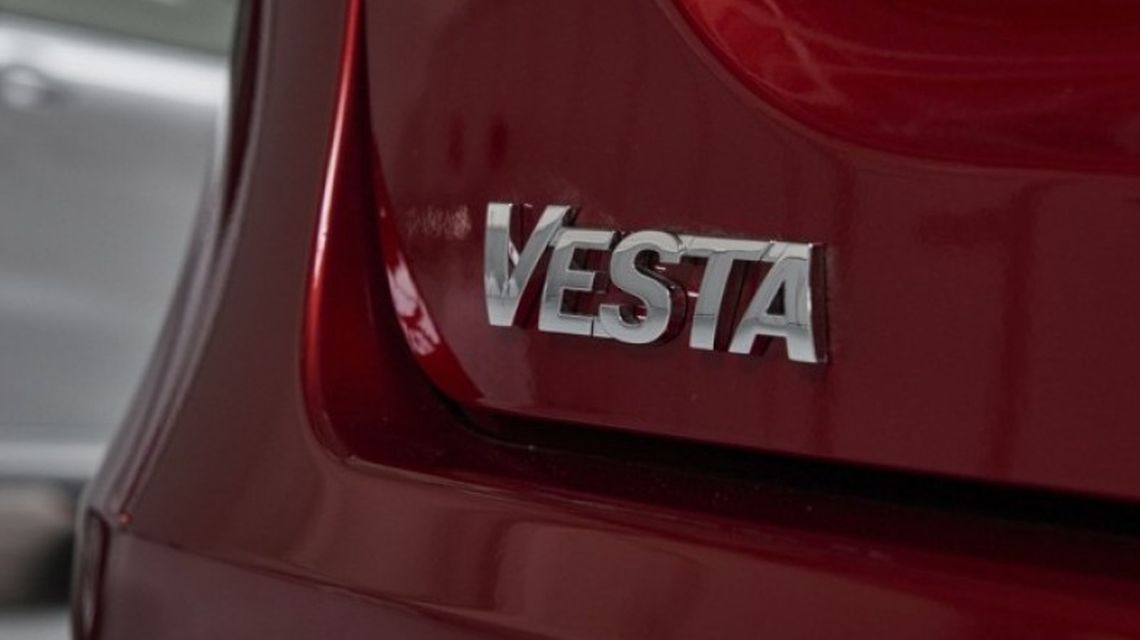 LADA Vesta и Granta— самые продаваемые модели с МКПП в РФ