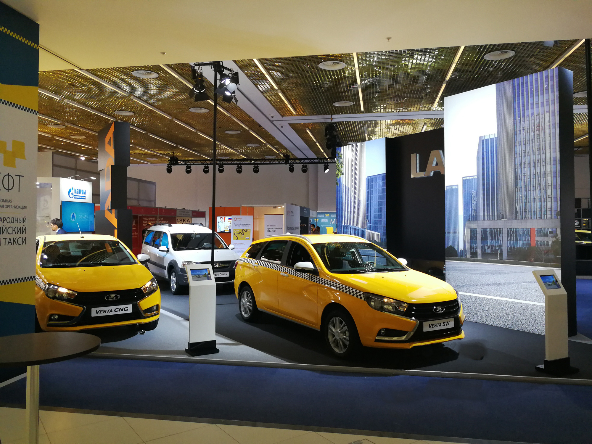 Три LADA для такси представили в Москве